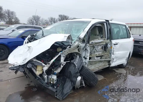 2013 Toyota Sienna L V6 7 Passenger z USA, uszkodzony, nr VIN 5TDZK3DC8DS342497